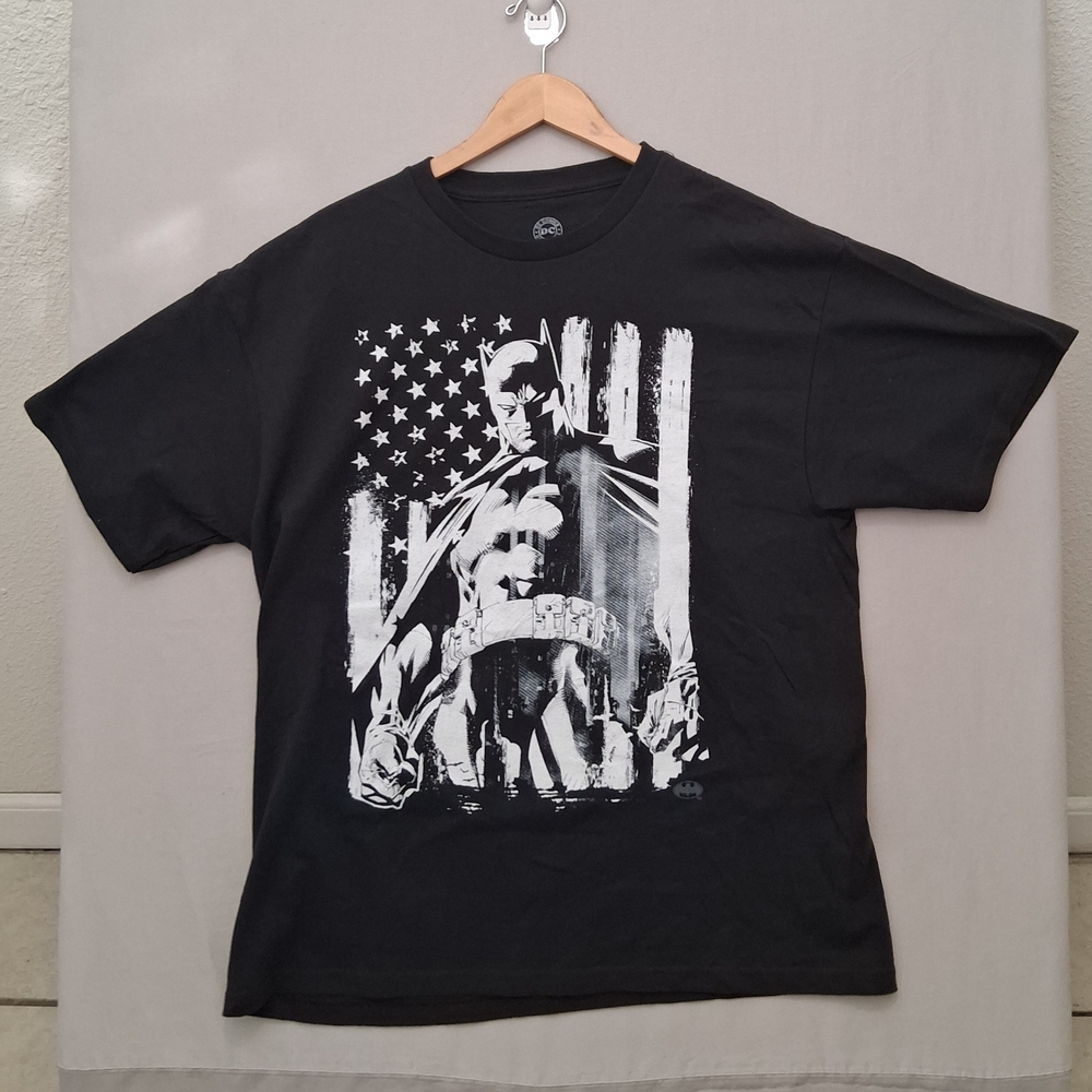 DC Comics Batman "American Flag Chalk" Short Sleeve T-shirt :  XL : Black : NWOT